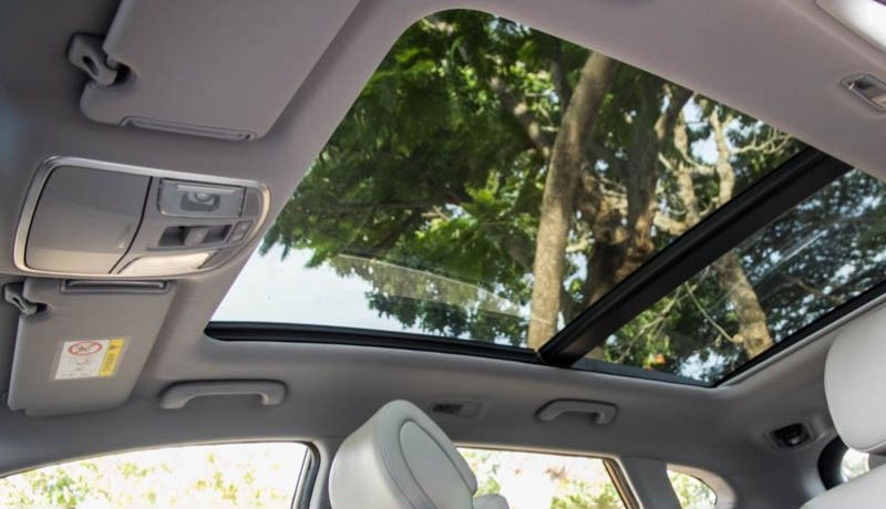 SUNROOF Là gì? Ưu và nhược điểm nổi bật