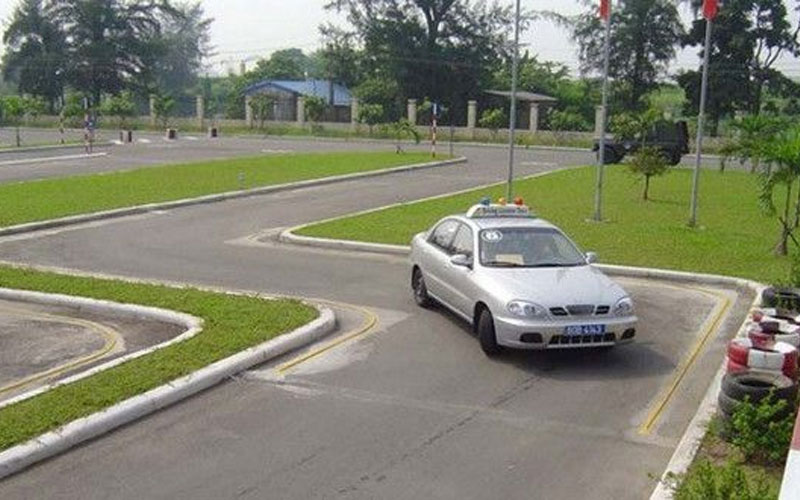 Học bằng lái ô tô và những điều bạn cần biết khi lái xe 4 bánh